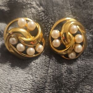 VINTAGE Gold Pearl Cluster Button Earrings - Classic Women's Jewelry